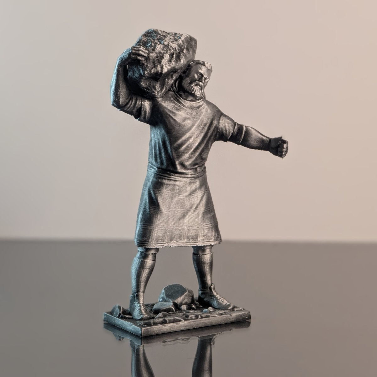 Realistic Highland Stone Lifter - Figures of strength