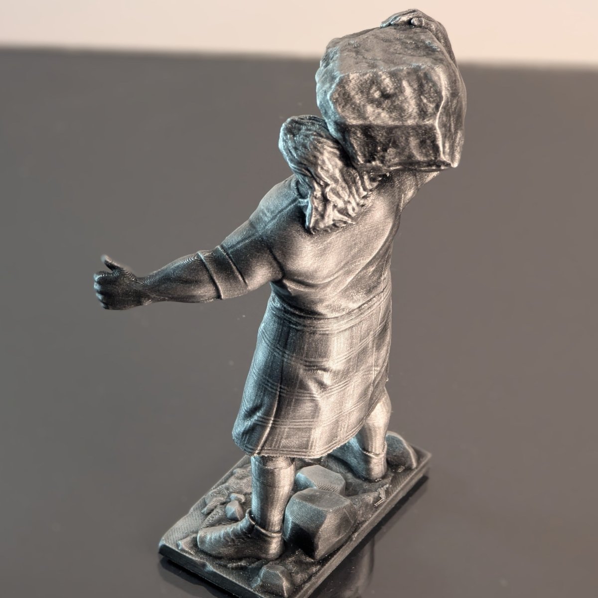 Realistic Highland Stone Lifter - Figures of strength